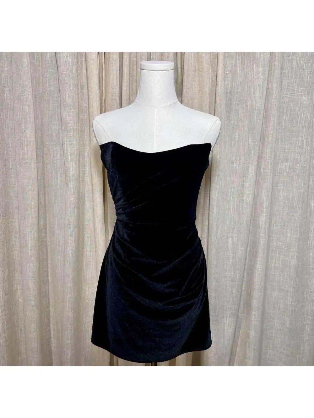 Black Velvet Strapless Mini Dress – Size 2 - Picture 3 of 8